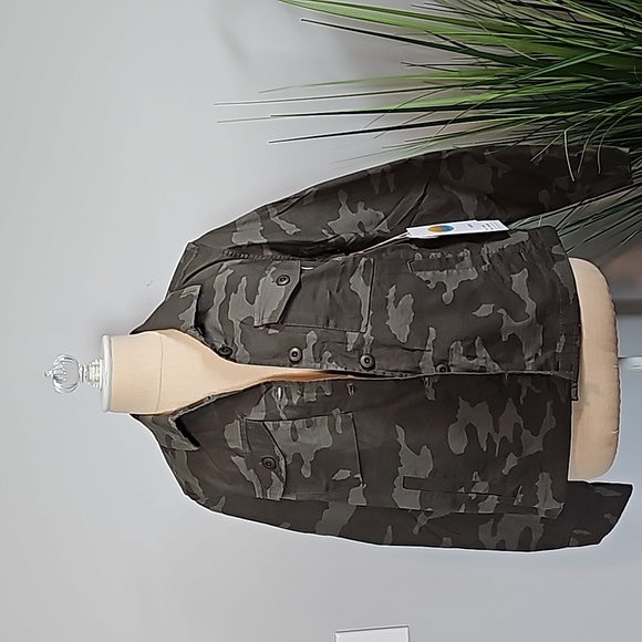 NWT Vuori Women's Ripstop Jacket - Picture 2 of 9